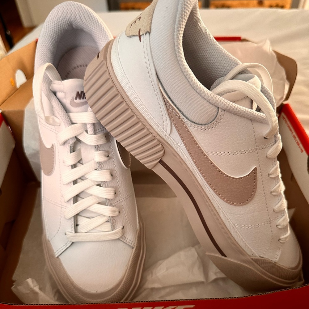 Nike Court Legacy’s